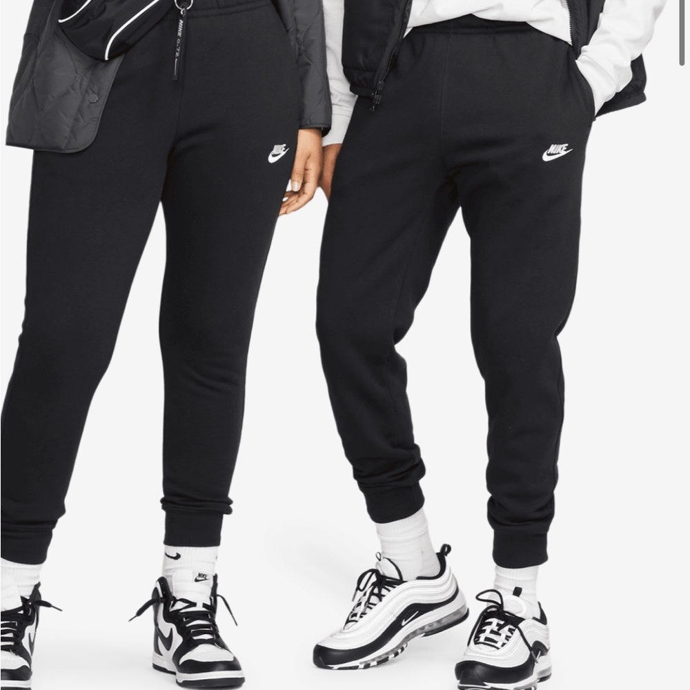 NWT!Nike Men Medium Black Tapered Joggers